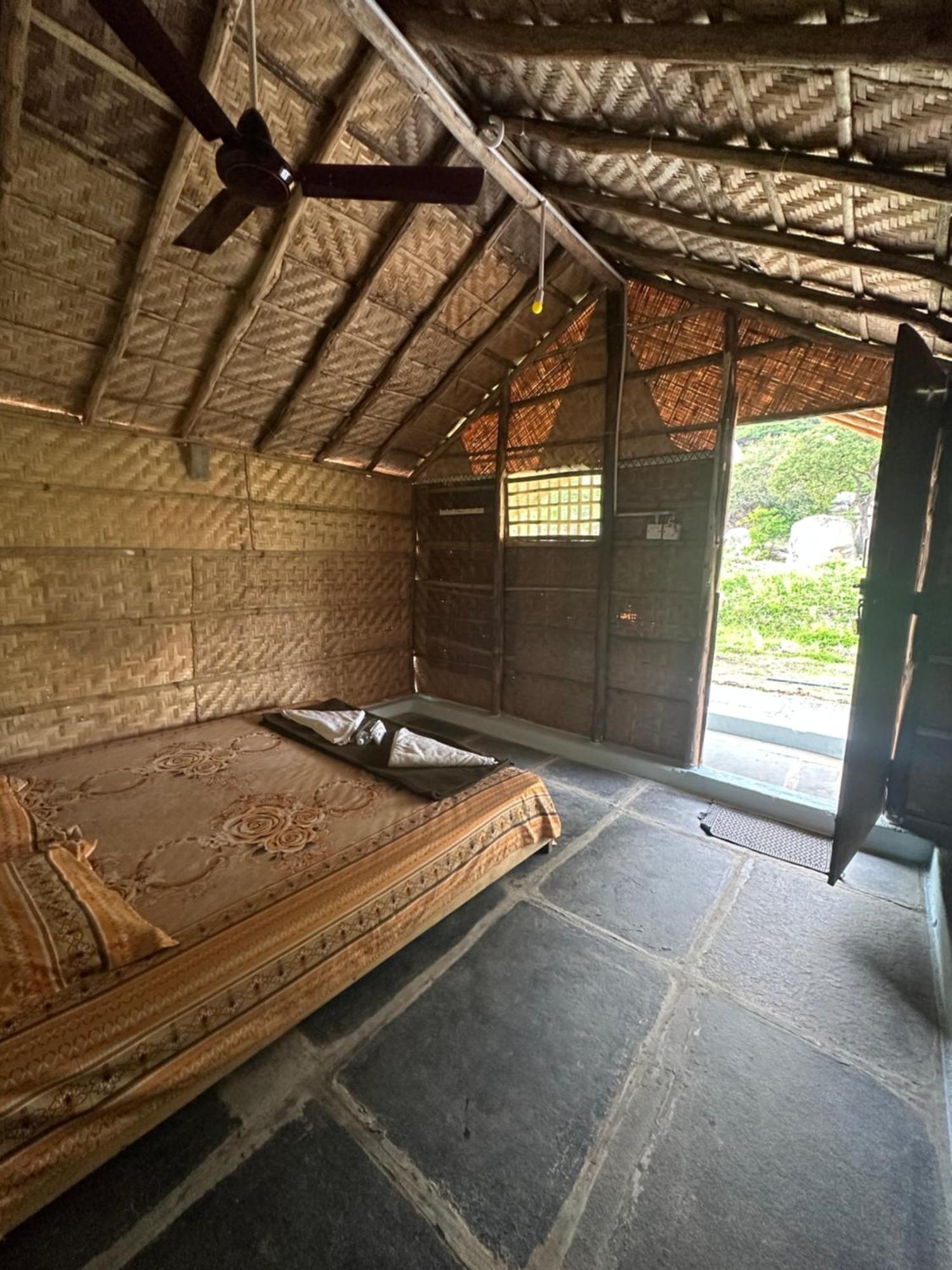 The Gravity Cafe -A Unit Of Staychillhampi Exteriér fotografie